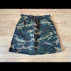 Sadie & Sage camo elastic waist skirt